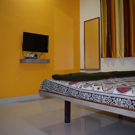 Vrundavan Hotel And Lodging Akalkot Exteriér fotografie