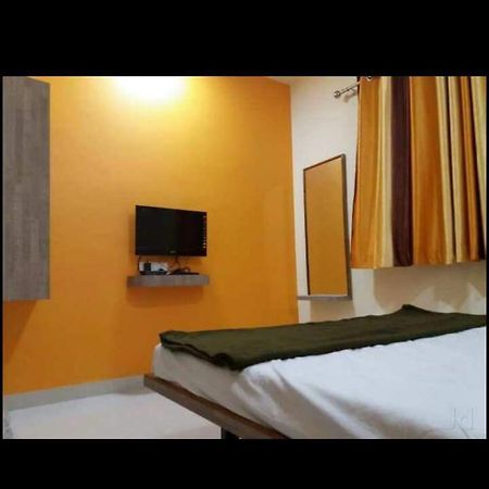Vrundavan Hotel And Lodging Akalkot Exteriér fotografie
